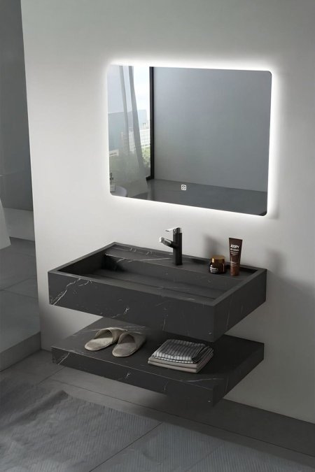 مغسلة حمّام عائمة رخام أسود – حوض مدمج مع رف سفلي + مرآة LED